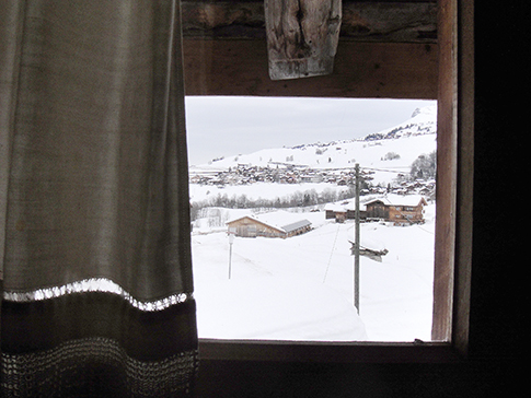 Aussicht Treppe Ferienhaus Casa Cadruvi Giraniga Obersaxen Graubünden